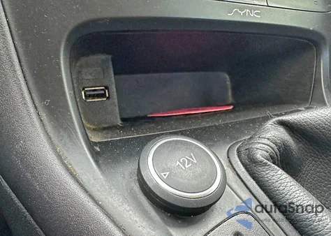 2015 Ford Focus S из США, поврежденный, VIN 1FADP3E21FL374591